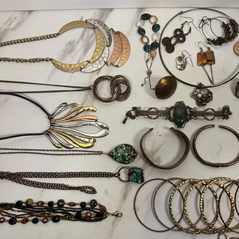 33 Piece COPPER JEWELRY BUNDLE Necklaces-Bracelets-Earrings-Rings Multi Tone - Picture 11 of 12